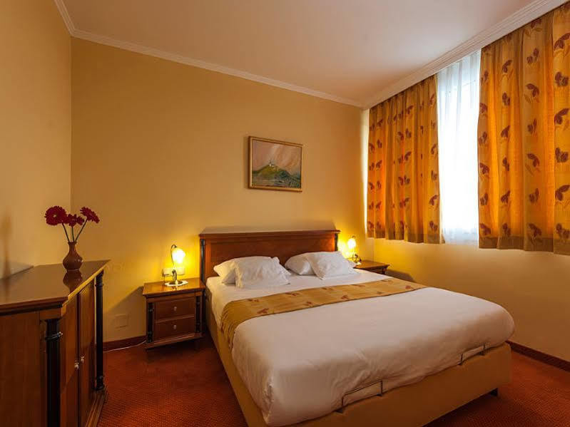 Lipa Hotel เลนดาวา ภายนอก รูปภาพ